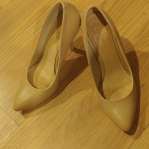 Beige Le Chateau pumps size 6 - Picture 2 of 4